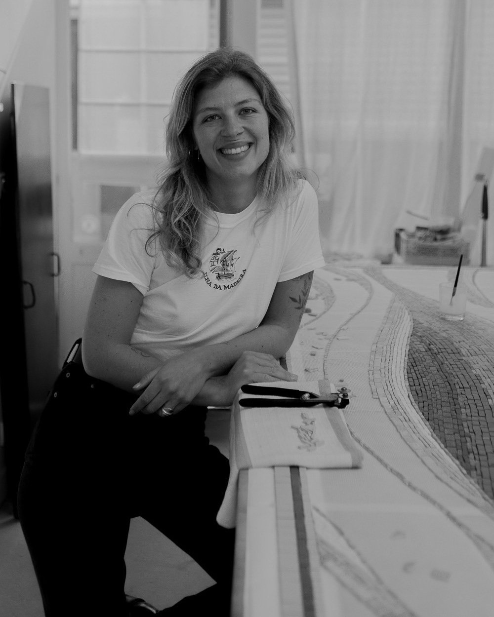 Portrait Garance Dupont mosaïste artisan carrelage sur mesure décoration intérieure