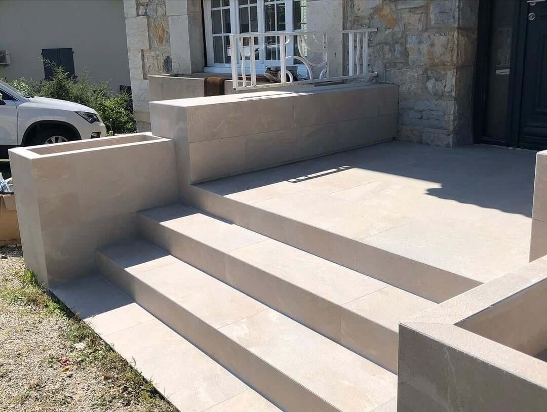 Rénovation escalier d’entrée avec création de jardinières