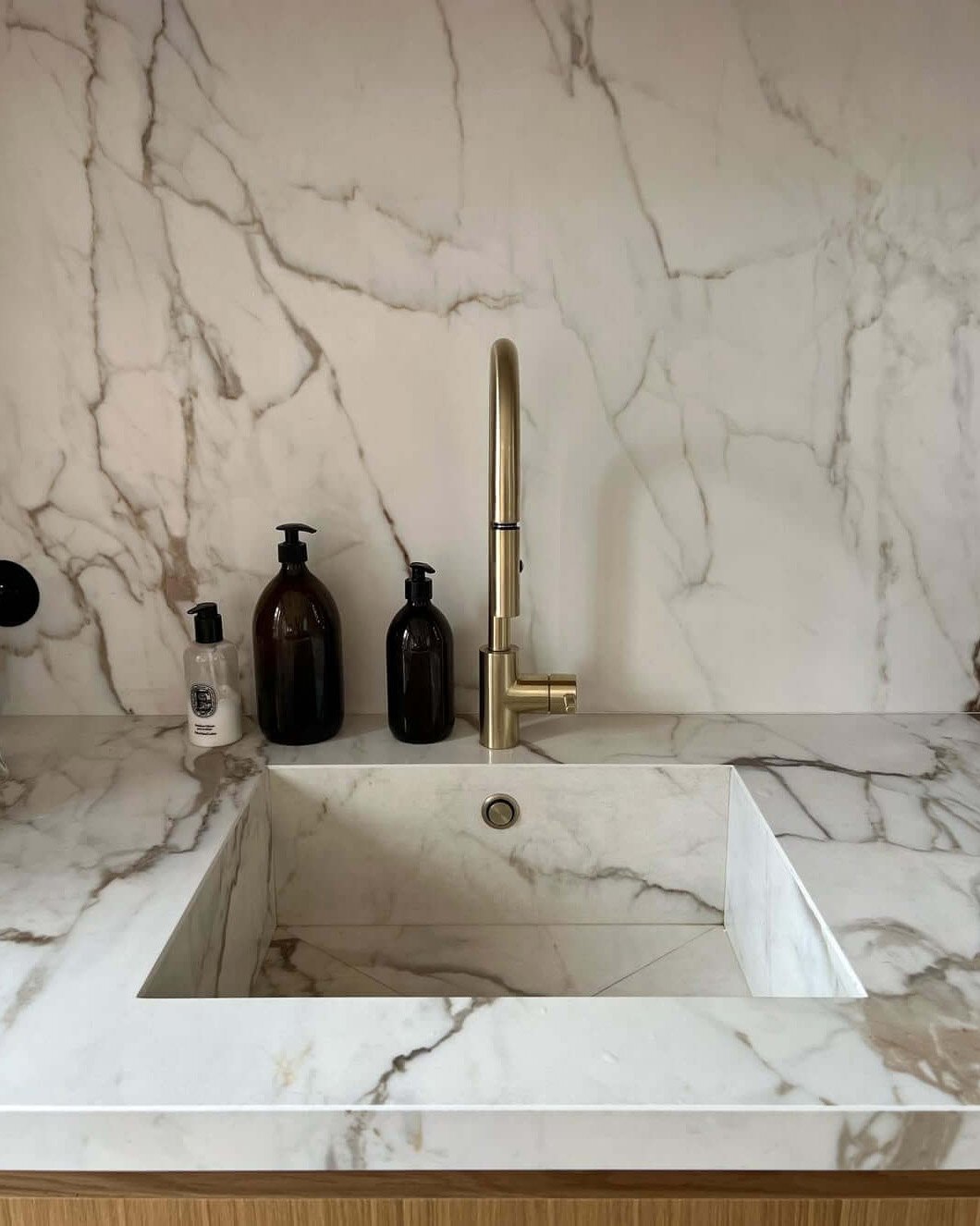 Plan vasque en céramique sur mesure avec plan de travail 12 mm FMG Sapienstone