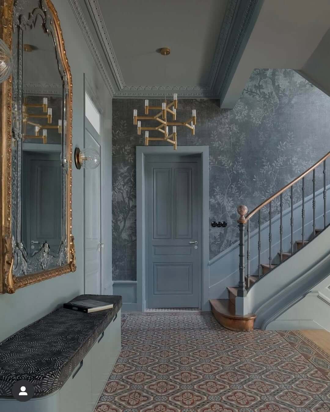 Entrée de propriété avec pose de carreaux de ciment sur mesure